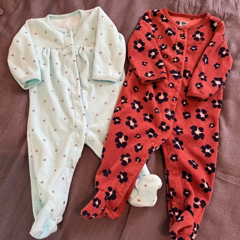 Carter’s Baby Girl 6M Sleeper Set leopard print and polka dots.
